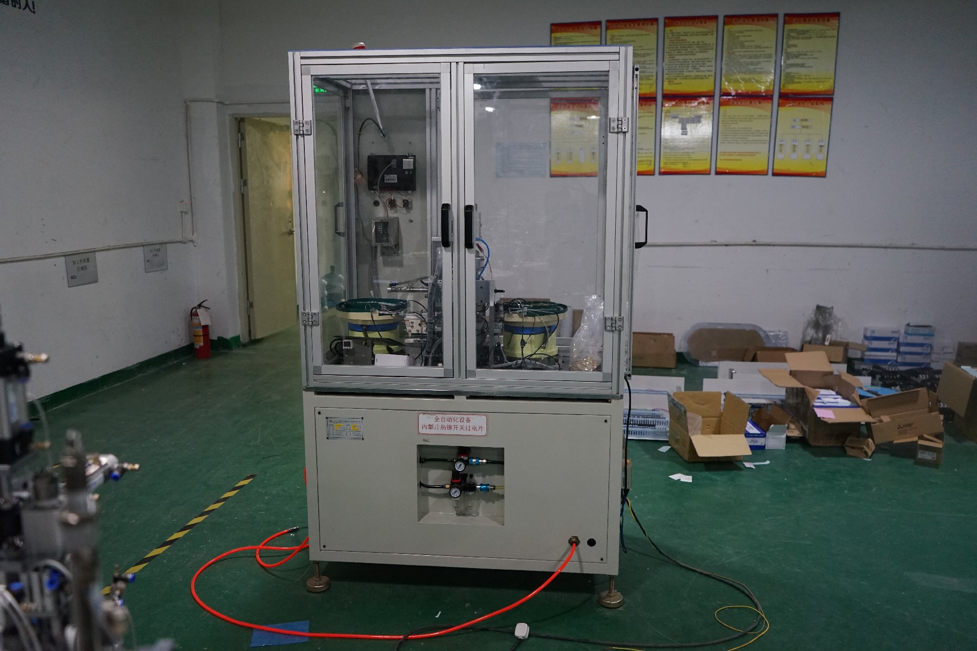 Bullet hot riveting machine