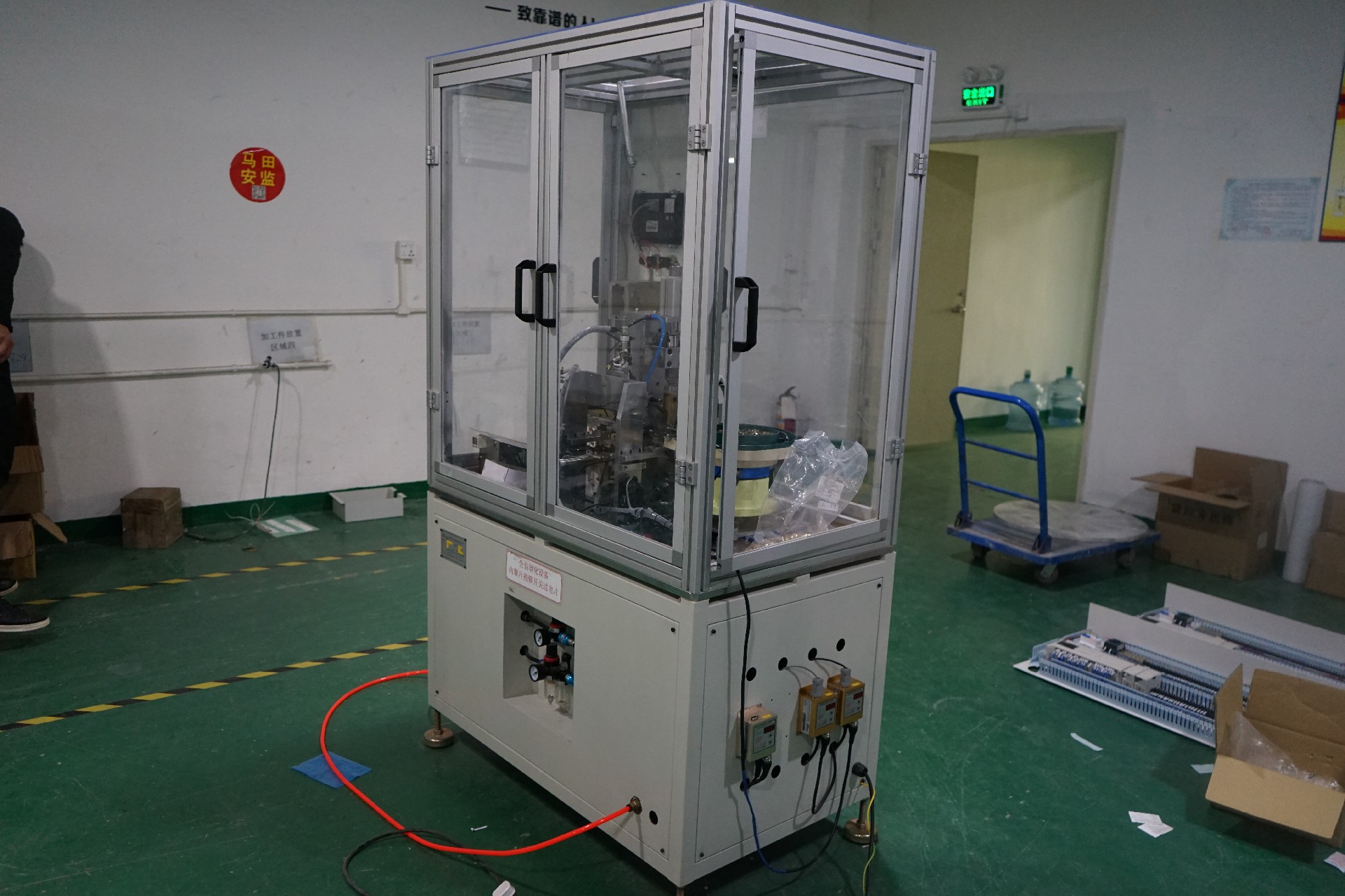 Bullet hot riveting machine