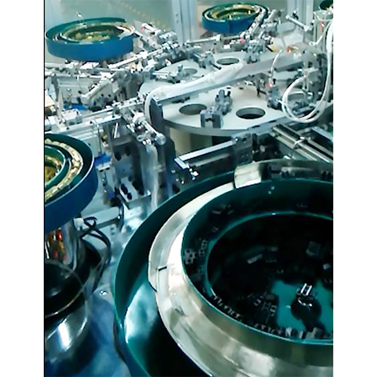 Terminal automatic assembly machine