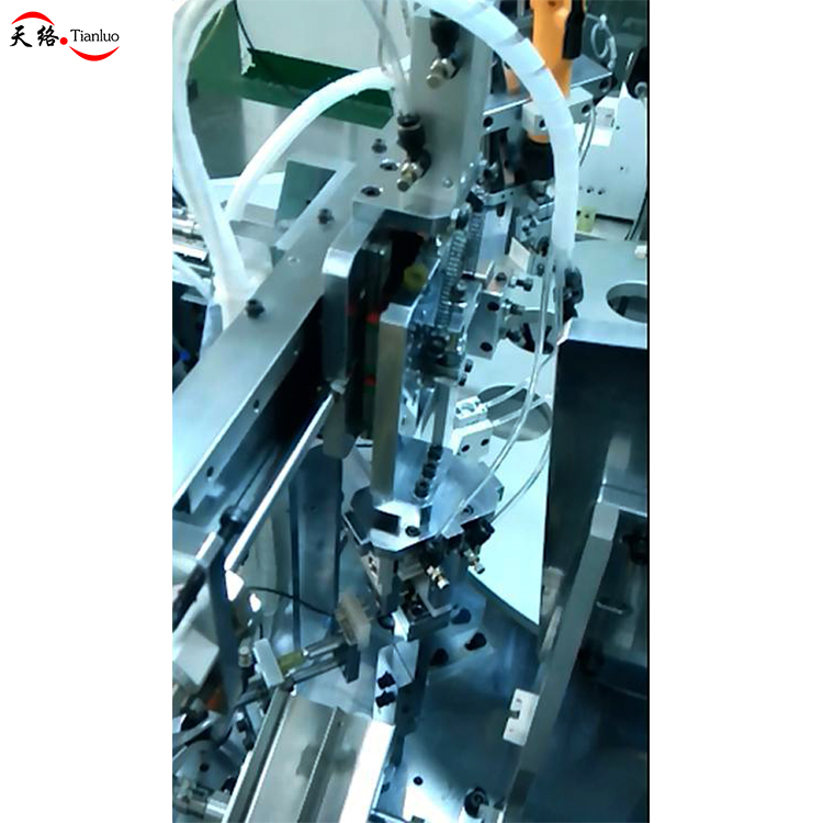 Terminal automatic assembly machine