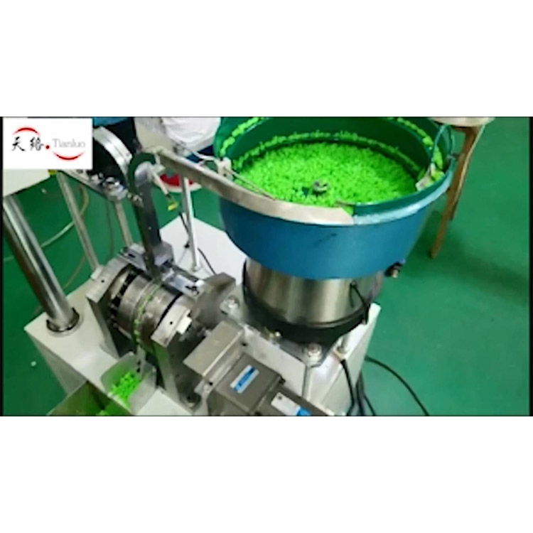 Automatic assembly machine for air valves