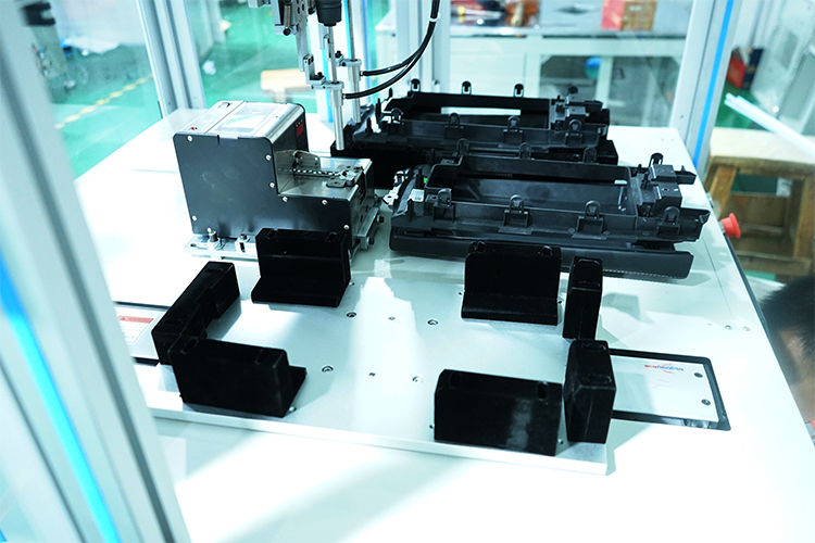 Three axis double head screw locking machine