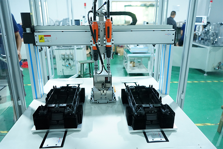 Three axis double head screw locking machine